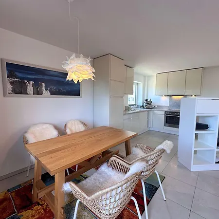 Helle Mit Balkon Und Tennisplatz Apartment *